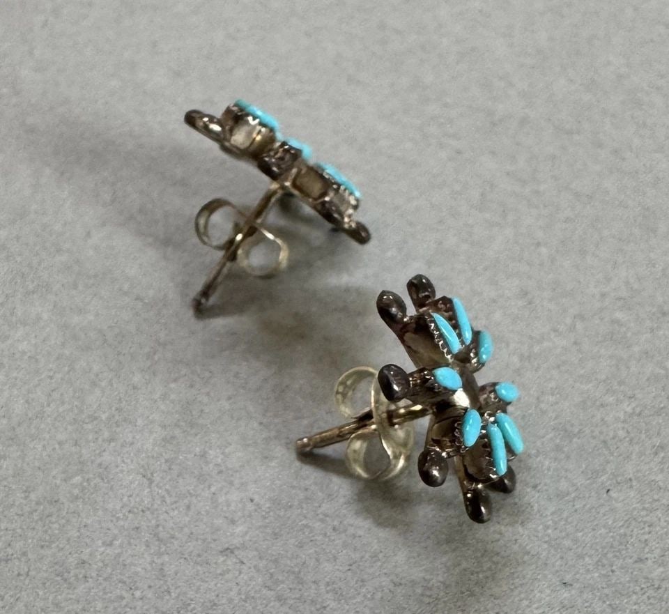 OLD PAWN ZUNI STERLING SILVER AND TURQUOISE EARRINGS: 1/2 "Wide 1.85 Grams Throughout the 40 years that I have been in business, I have purchased jewelry from pawn shops throughout the Southwest that had collections of dead pawn. Most of these pawn shops
