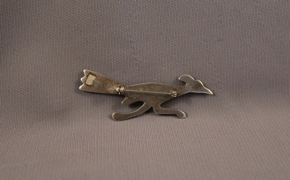 VINTAGE NAVAJO CAST STERLING SILVER ROADRUNNER PIN 2 1/2 ": VINTAGE NAVAJO CAST STERLING SILVER ROADRUNNER PIN 2 1/2 " Item Description: 2 1/2" w x 5/8" h P