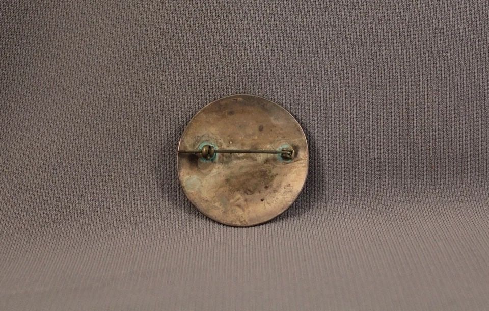 OLD PAWN NAVAJO SILVER HANDSTAMPED "ROAD RUNNER" PIN - 1 1/2" ACROSS (1 of 2)