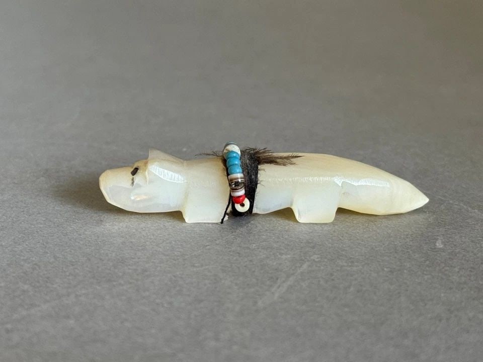 VINTAGE ZUNI MARBLE WOLF FETISH .. 2 5/8" (1 of 2)