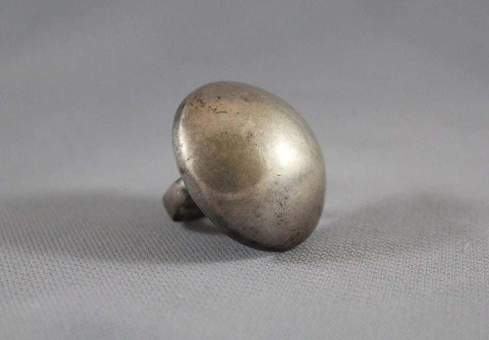 VINTAGE NAVAJO STERLING SILVER RAISED 1.25" DOME RING - SZ 5 1/2: VINTAGE NAVAJO STERLING SILVER RAISED 1.25" DOME RING - SZ 5 1/2 Item Description: This dramatic round sterling silver ring has a raised dome that measures 1 1/4” across an The ring size is 5.5.
