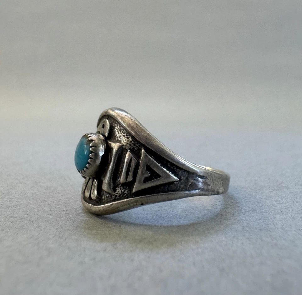 VINTAGE NAVAJO STERLING SILVER TURQUOISE RING SIZE 7: 1/2 " Tall 4.2 Grams Throughout the 40 years that I have been in business, I have purchased jewelry from pawn shops throughout the Southwest that had collections of dead pawn. Most of these pawn shops