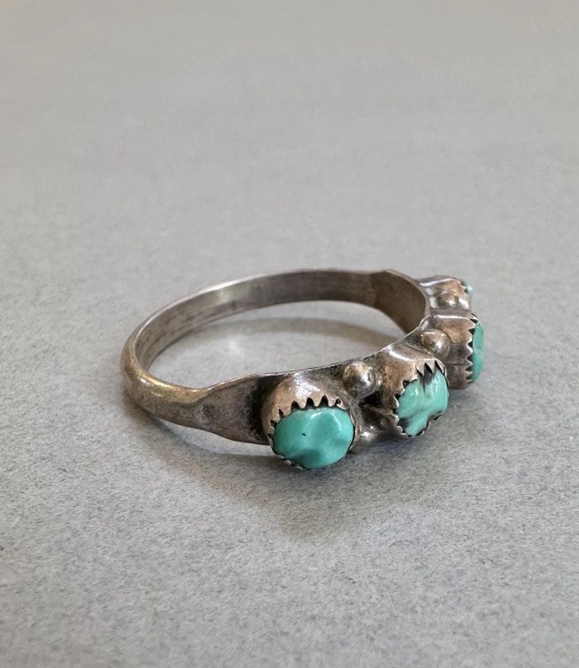 OLD PAWN ZUNI STERLING SILVER TURQUOISE RING SIZE 8: 1/4 " wide 2.5 Grams Throughout the 40 years that I have been in business, I have purchased jewelry from pawn shops throughout the Southwest that had collections of dead pawn. Most of these pawn shops