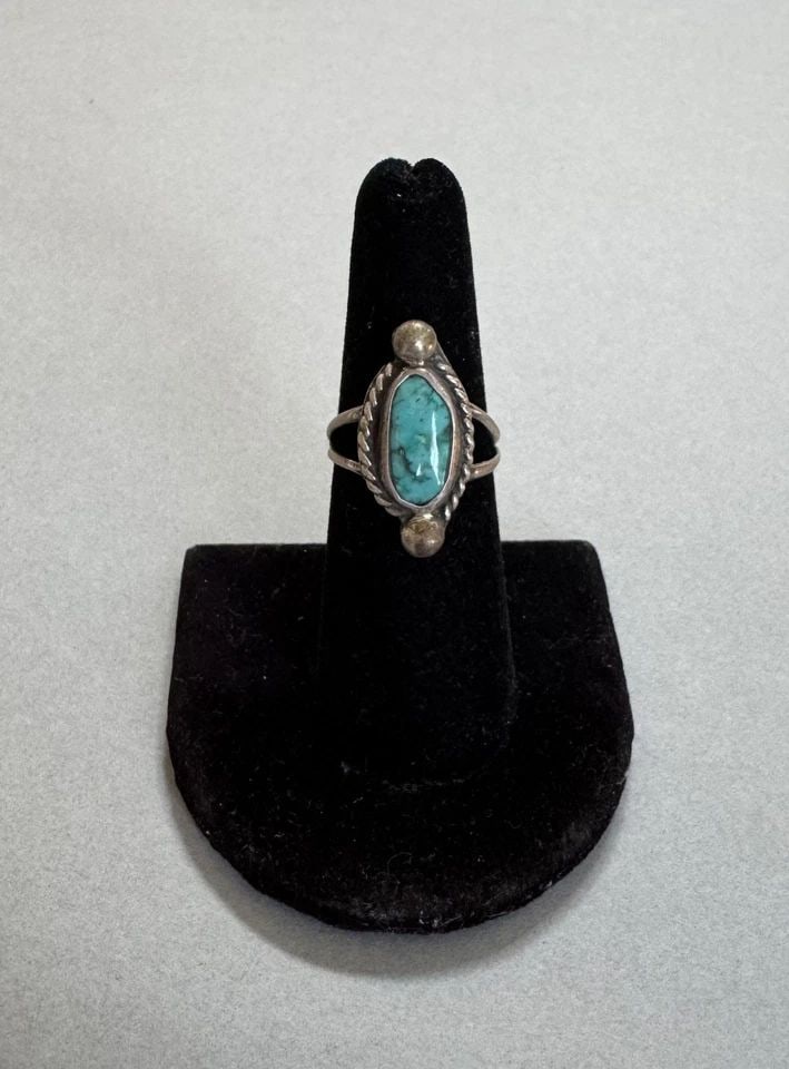 OLD PAWN NAVAJO STERLING SILVER TURQUOISE RING SIZE 7: 7/8 " Tall 4.7 Grams Throughout the 40 years that I have been in business, I have purchased jewelry from pawn shops throughout the Southwest that had collections of dead pawn. Most of these pawn shops