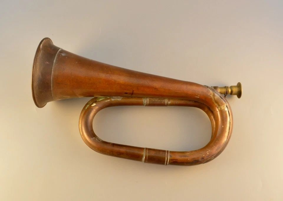 VINTAGE ANTIQUE COPPER BUGLE HORN - MILITARY ?- BOY SCOUT? (1 of 2)