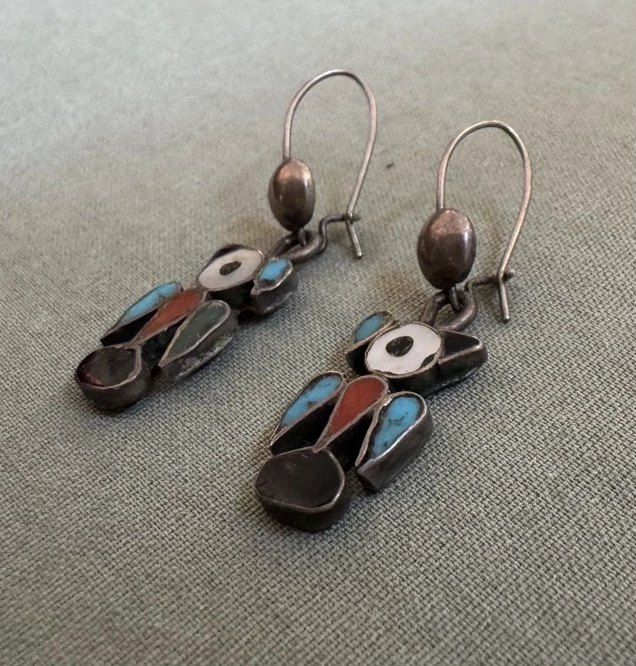 OLD PAWN ZUNI STERLING SILVER AND MULTI STONE INLAY EARRINGS OWLS 1 1/4" DROP: OLD PAWN ZUNI STERLING SILVER AND MULTI STONE INLAY EARRINGS OWLS 1 1/4" DROP 1 1/4" Drop ..3/8" Wide 2.4 Grams Throughout the 40 years that I have been in business, I have purchased jewelry from pawn