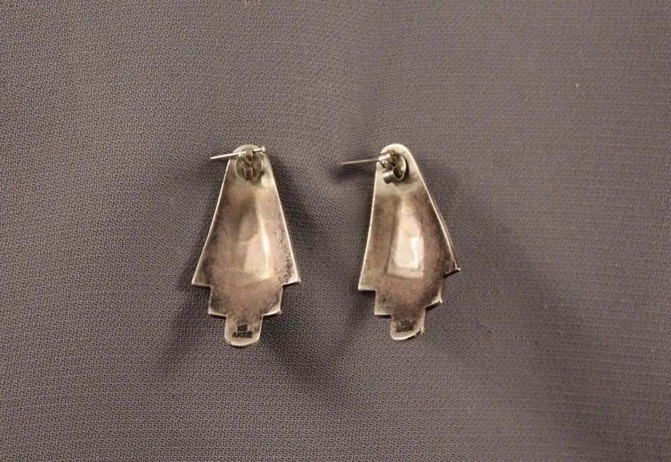 VINTAGE NAVAJO SILVER EARRINGS - 1 1/8" DROP - FOR PIERCED EARS: VINTAGE NAVAJO SILVER EARRINGS - 1 1/8" DROP - FOR PIERCED EARS Item Description: 1 1/8" length