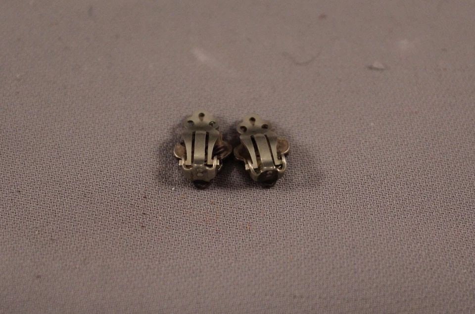 OLD PAWN ZUNI STERLING SILVER AND TURQUOISE EARRINGS -: OLD PAWN ZUNI STERLING SILVER AND TURQUOISE EARRINGS - Item Description: 5/8" h x 3/8" w