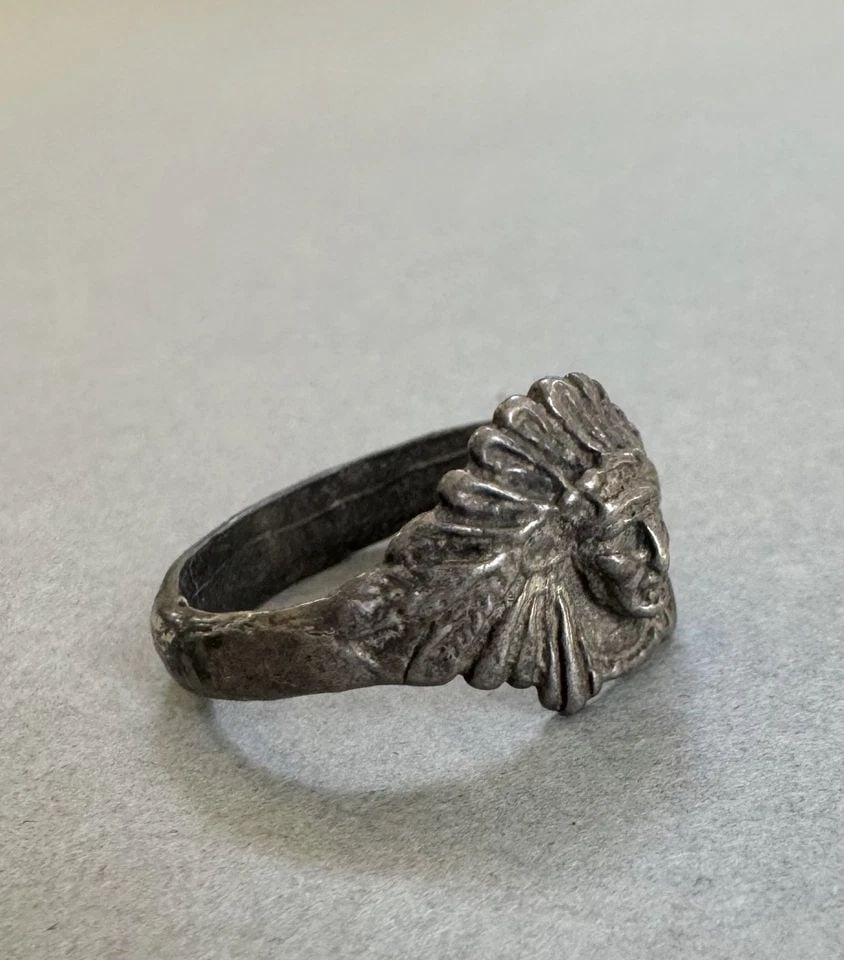 VINTAGE STERLING SILVER INDIAN HEAD RING SIZE 5 3/4: 1/2 " wide 3.25 Grams Throughout the 40 years that I have been in business, I have purchased jewelry from pawn shops throughout the Southwest that had collections of dead pawn. Most of these pawn shop