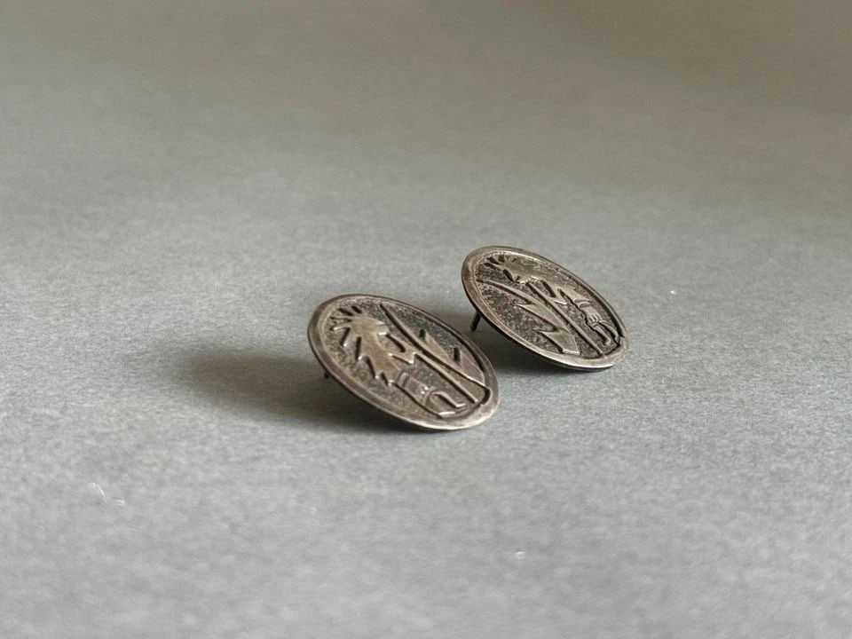 VINTAGE NAVAJO STERLING SILVER KOKOPELLI EARRINGS 7/8" (1 of 2)