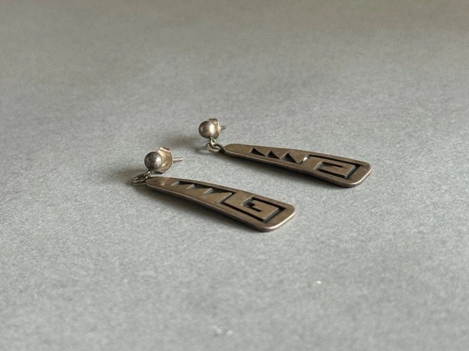 VINTAGE HOPI STERLING SILVER EARRINGS. 1 1/2 (1 of 2)