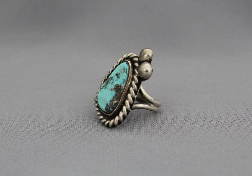 OLD PAWN NAVAJO STERLING SILVER AND TURQUOISE RING SIZE 4 1/2: OLD PAWN NAVAJO STERLING SILVER AND TURQUOISE RING SIZE 4 1/2 Item Description: 1 1/8" tall