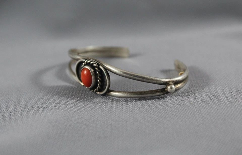 OLD PAWN NAVAJO STERLING SILVER AND CORAL BRACELET - SIZE 5 1/4": Item Description: This is a nicely crafted and smaller sterling silver coral Navajo bracelet. It measures just 1/2 " wide at the widest point. The bracelet size is 4 1/4" around the inside with an add