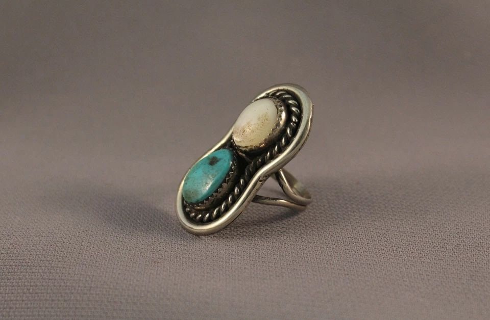 OLD PAWN NAVAJO TURQUOISE AND SHELL RING SIZE 6 3/4 (1 of 2)