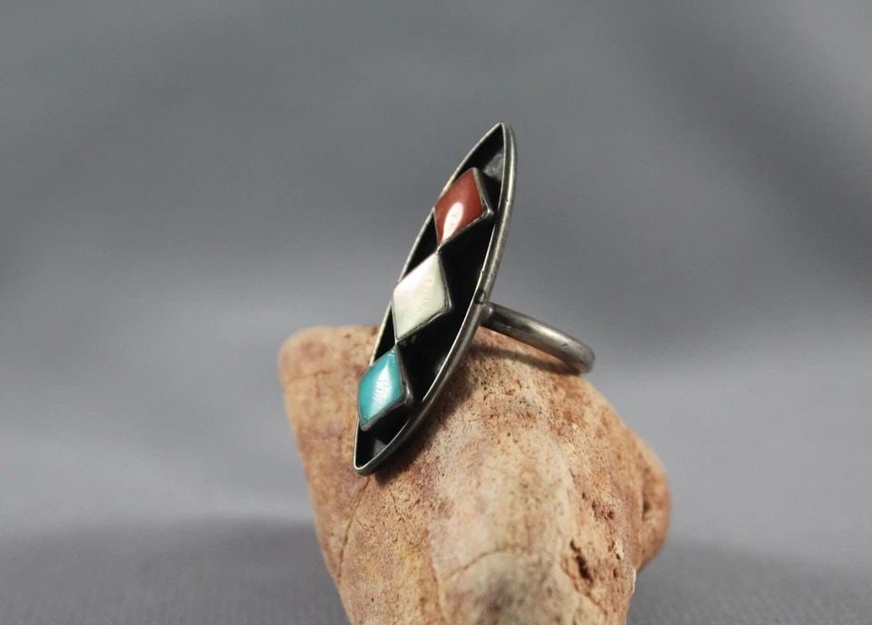 VINTAGE NAVAJO STERLING TURQUOISE , CORAL , SHELL RING SIZE 6 1/4: VINTAGE NAVAJO STERLING TURQUOISE , CORAL , SHELL RING SIZE 6 1/4 Item Description: 1 1/2” tall