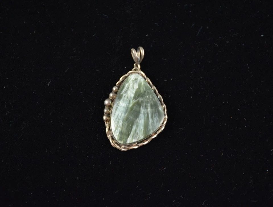 VINTAGE NAVAJO STERLING SILVER PENDANT WITH NICE STONE - LENA MAE SMILEY - 1 7/8 (1 of 2)
