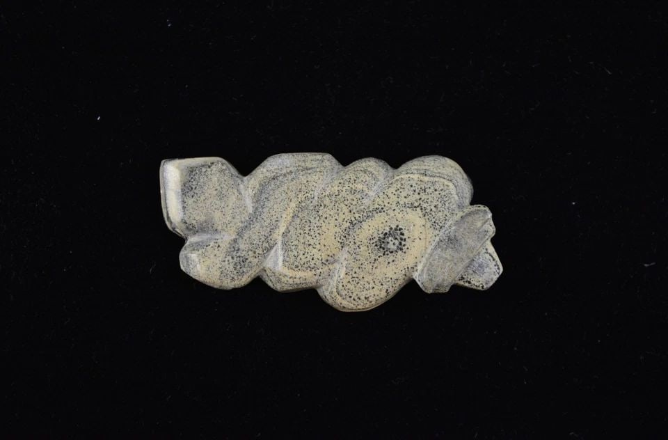 VINTAGE ZUNI PUEBLO INDIAN HANDCARVED STONE FETISH - 3" LONG (1 of 2)