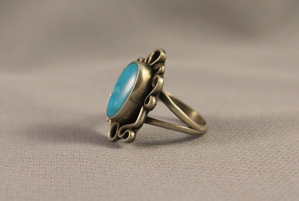 OLD PAWN NAVAJO SILVER RING SIZE 5 1/2 (1 of 2)