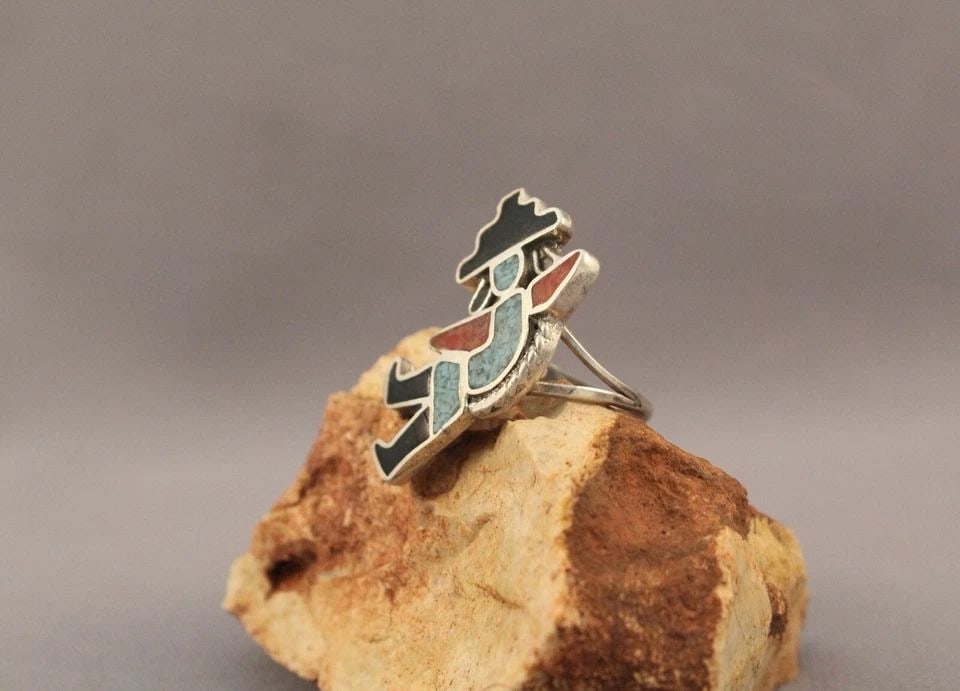 OLD PAWN ZUNI TURQUOISE AND MULTI STONES RING SIZE 6: OLD PAWN ZUNI TURQUOISE AND MULTI STONES RING SIZE 6 Item Description: 1 1/4” tall