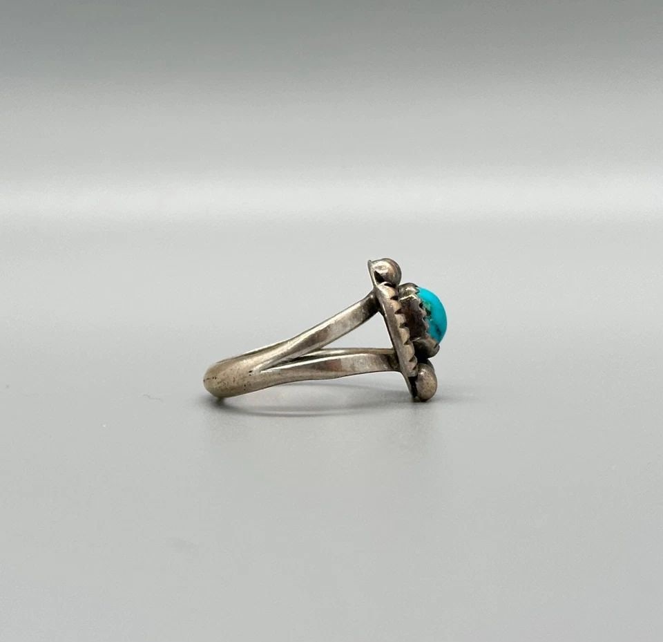 OLD PAWN NAVAJO TURQUOISE RING SIZE 5 1/4 SIGNED D. WHITEGOAT .. (1 of 2)