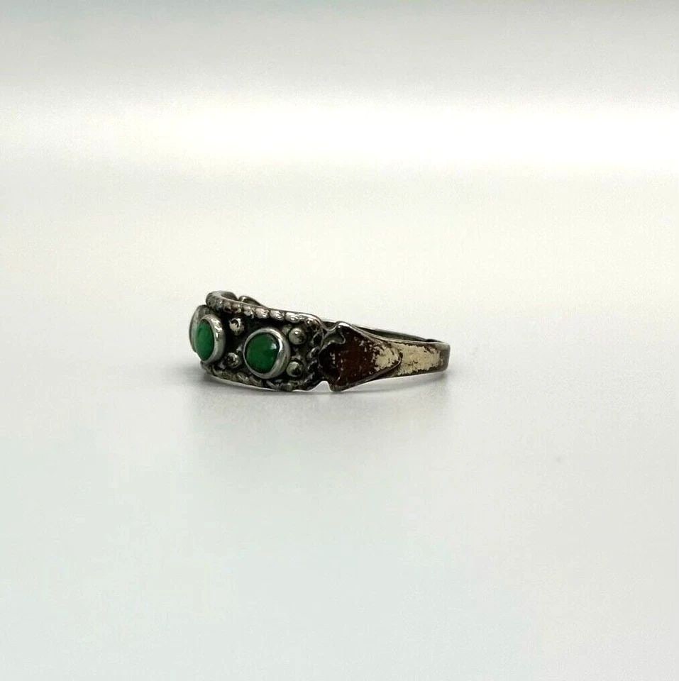OLD PAWN NAVAJO STERLING SILVER AND TURQUOISE RING SIZE 7 1/4: OLD PAWN NAVAJO STERLING SILVER AND TURQUOISE RING SIZE 7 1/4 Item Description: 1/4 " Tall