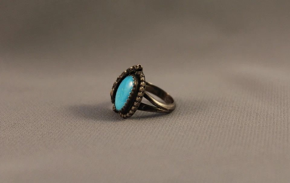 OLD PAWN NAVAJO TURQUOISE RING SIZE 3 1/2: OLD PAWN NAVAJO TURQUOISE RING SIZE 3 1/2 Item Description: 3/4” tall