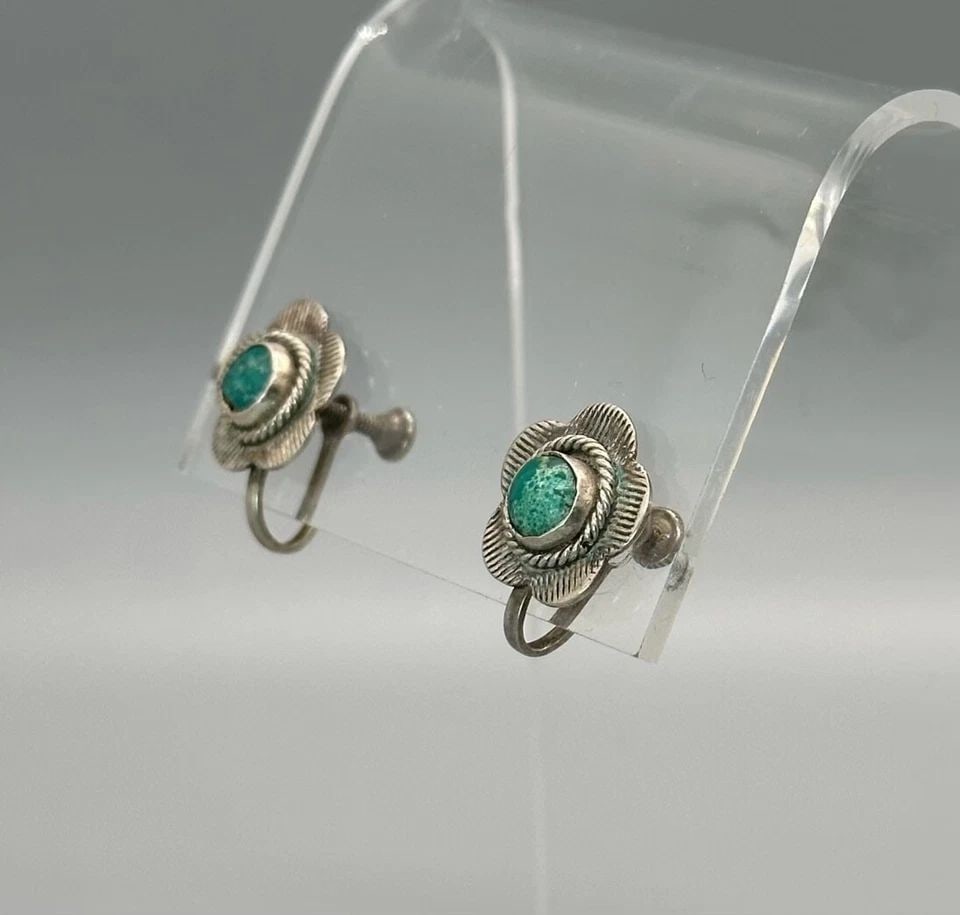 OLD PAWN STERLING SILVER AND TURQUOISE NAVAJO EARRINGS SCREW BACKS: OLD PAWN STERLING SILVER AND TURQUOISE NAVAJO EARRINGS SCREW BACKS Item Description: 1/2 " Wide