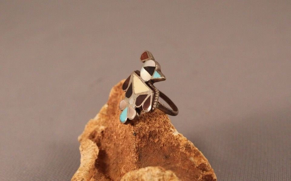 OLD PAWN ZUNI STERLING SILVER AND STONES BIRD RING SIZE 6: OLD PAWN ZUNI STERLING SILVER AND STONES BIRD RING SIZE 6 Item Description: 1" tall