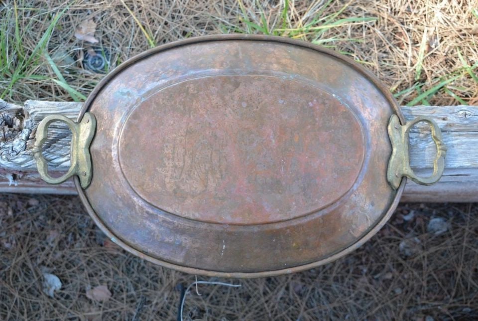 VINTAGE SOLID COPPER TRAY W BRASS HANDLES - HAND HAMMERED - 16 1/8" X 12 1/4": VINTAGE SOLID COPPER TRAY W BRASS HANDLES - HAND HAMMERED - 16 1/8" X 12 1/4" This solid copper hand hammered tray measures 19 1/4" across (including the brass handles). The tray is 16 1/8" x 12 1/4".
