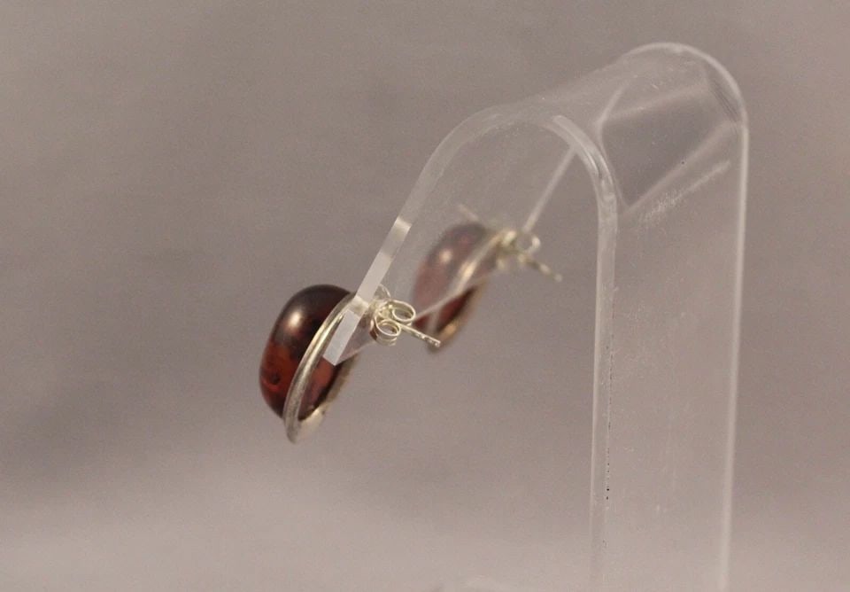 VINTAGE STERLING SILVER OVAL EARRINGS - AMBER - 1?? OVALS: VINTAGE STERLING SILVER OVAL EARRINGS - AMBER - 1” OVALS Item Description: 7/8” Tall x 5/8” wide P