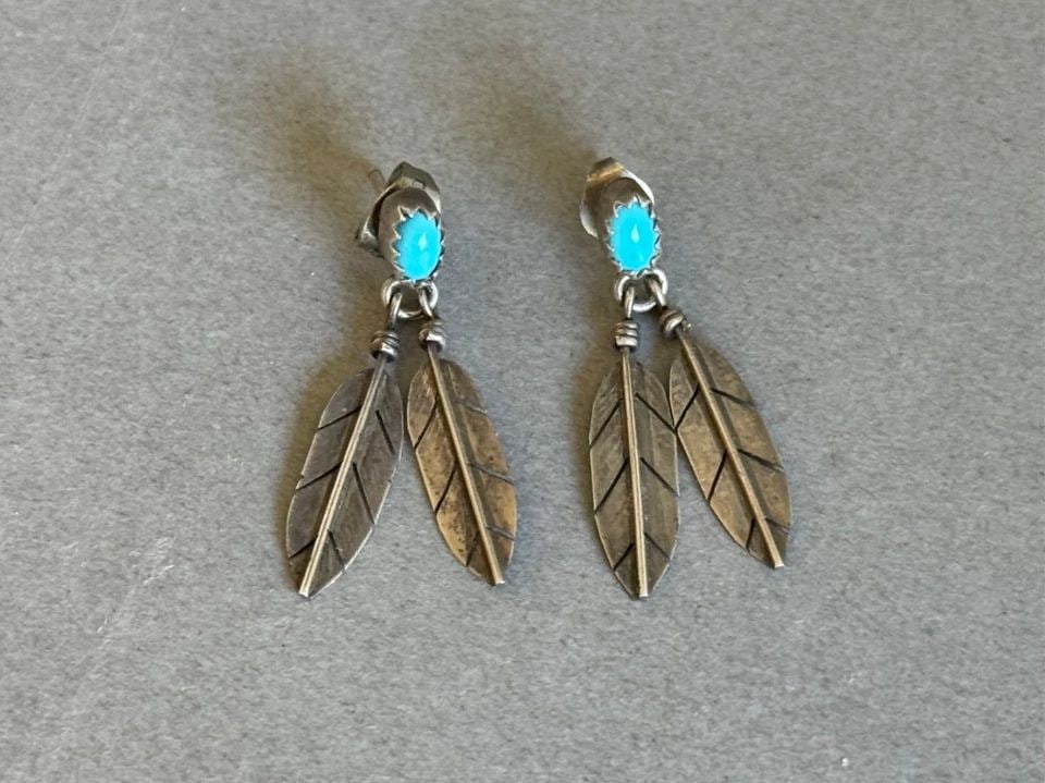 VINTAGE NAVAJO STERLING SILVERV AND TURQUOISE FEATHER DANGLE EARRINGS: VINTAGE NAVAJO STERLING SILVERV AND TURQUOISE FEATHER DANGLE EARRINGS Vintage Navajo Sterling Silver and Turquoise Feather Dangle Earrings 1 1/8 " Tall