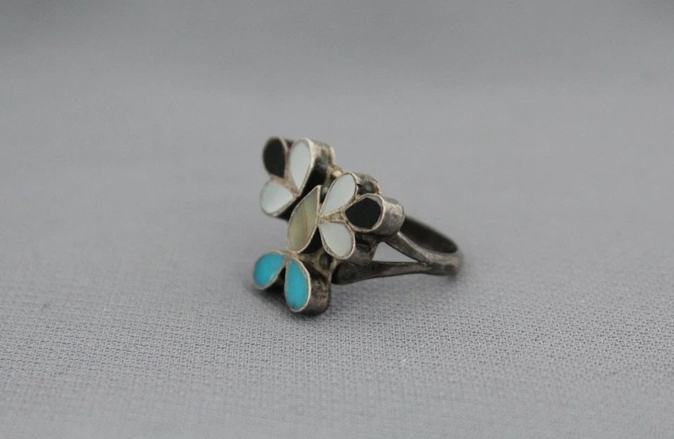 OLD PAWN ZUNI STERLING AND TURQUOISE SHELL BLACK JET RING SIZE 6 BUTTERFLY .. (1 of 2)