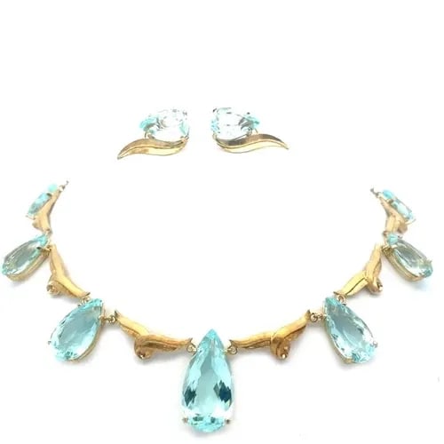 AQUAMARINE GOLD NECKLACE EARRINGS SET VINTAGE 17K 15K YELLOW TEARDROP GEMS: AQUAMARINE GOLD NECKLACE EARRINGS SET VINTAGE 17K 15K YELLOW TEARDROP GEMS This is a stunning 1940's vintage necklace and earrings set. They are crafted with 15k and 17k yellow gold. The necklace feat