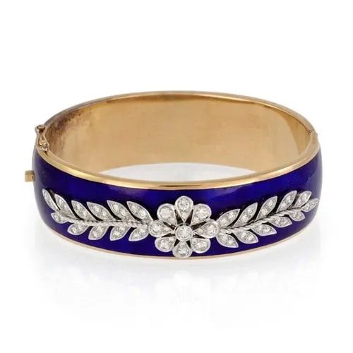 VINTAGE 2CT DIAMOND BLUE ENAMEL 18K GOLD WIDE FLORAL HINGE BANGLE BRACELET: VINTAGE 2CT DIAMOND BLUE ENAMEL 18K GOLD WIDE FLORAL HINGE BANGLE BRACELET Vintage 2ct Diamond Blue Enamel 18k Gold Wide Floral Hinge Bangle Bracelet Description This is a beautiful vintage wide bangl