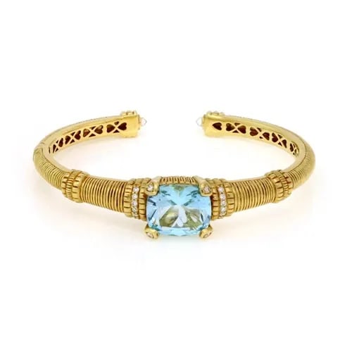 JUDITH RIPKA DIAMOND BLUE TOPAZ 18K YELLOW GOLD CUFF BANGLE BRACELET: JUDITH RIPKA DIAMOND BLUE TOPAZ 18K YELLOW GOLD CUFF BANGLE BRACELET Judith Ripka Diamond Blue Topaz 18k Yellow Gold Cuff Bangle Bracelet Description This is a beautiful authentic cuff bracelet by Jud
