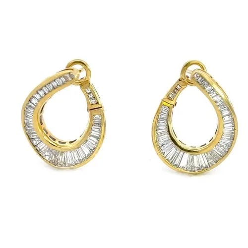 DIAMOND HOOP EARRINGS 18K YELLOW GOLD TAPERED RIBBON TWIST OVAL SHAPE: DIAMOND HOOP EARRINGS 18K YELLOW GOLD TAPERED RIBBON TWIST OVAL SHAPE This gorgeous pair of sparkling diamond earrings are crafted from 18k yellow gold featuring a wide tapered ribbon like loop in a s