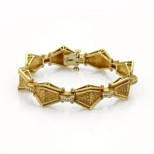 DIAMOND GOLD BRACELET 14K YELLOW FANCY GEOMETRIC LINKS: DIAMOND GOLD BRACELET 14K YELLOW FANCY GEOMETRIC LINKS This is an interesting vintage bracelet, it is crafted from 14k yellow gold with a textured and polished finish and features 8 fancy geometric sh