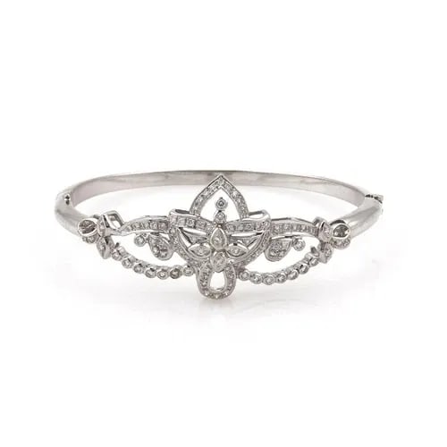 BEAUTIFUL 1.00CT DIAMOND 14K WHITE GOLD OPEN FLORAL STYLE BANGLE BRACELET: BEAUTIFUL 1.00CT DIAMOND 14K WHITE GOLD OPEN FLORAL STYLE BANGLE BRACELET 14k White Gold 1.00 Carat Diamond Open Floral Design Bangle Bracelet Description This is a beautiful floral design bracelet, i