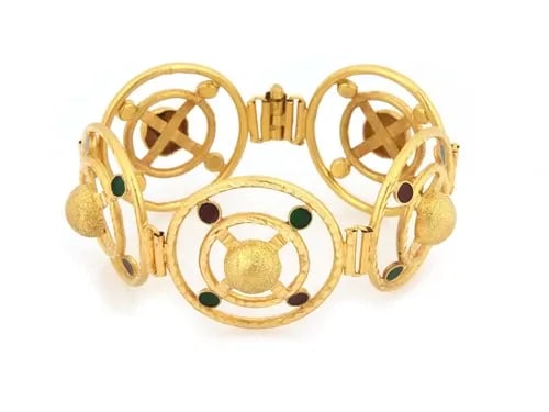 ESTATE 22K YELLOW GOLD ENAMEL LARGE FANCY RING LINK BRACELET: ESTATE 22K YELLOW GOLD ENAMEL LARGE FANCY RING LINK BRACELET Estate 22k Yellow Gold Enamel Large Fancy Ring Link Bracelet Description This eye catching bracelet is 22k yellow gold with 6 sets of doubl