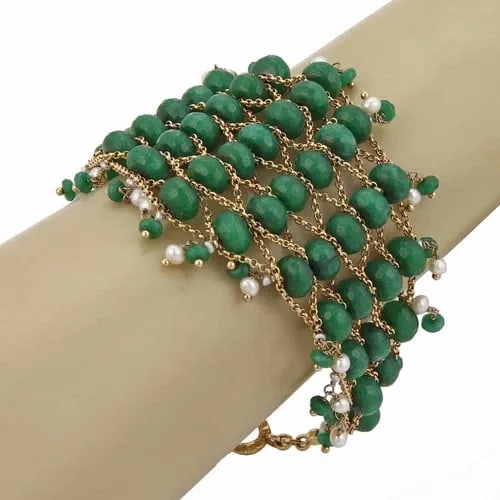 VINTAGE 18K YELLOW GOLD EMERALD & PEARL FANCY BEADED BRACELET: VINTAGE 18K YELLOW GOLD EMERALD & PEARL FANCY BEADED BRACELET Vintage 18k Yellow Gold Emerald & Pearls Fancy Beaded Bracelet This beautiful eye catching vintage bracelet is crafted from 18k yellow gol