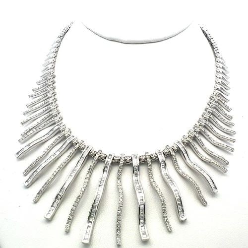 VINTAGE 18K WHITE GOLD COLLAR NECKLACE WITH 5.5 CARAT ROUND I-SI DIAMONDS: VINTAGE 18K WHITE GOLD COLLAR NECKLACE WITH 5.5 CARAT ROUND I-SI DIAMONDS VINTAGE 18K WHITE GOLD COLLAR NECKLACE WITH 5.5 CARAT ROUND I-SI DIAMONDS PRODUCT DESCRIPTION Video: Video Link Detailed Descr