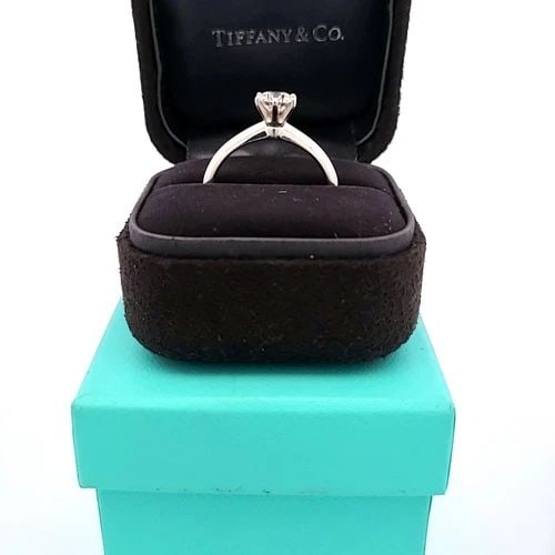 TIFFANY & CO. 1.05 CARAT ROUND BRILLIANT E VS1 DIAMOND PLATINUM ENGAGEMENT RING: TIFFANY & CO. 1.05 CARAT ROUND BRILLIANT E VS1 DIAMOND PLATINUM ENGAGEMENT RING Title: Tiffany & Co 1.05 Carat Round Brilliant E VS1 Diamond Platinum Engagement Ring Style: Engagement Metal: Platinum 