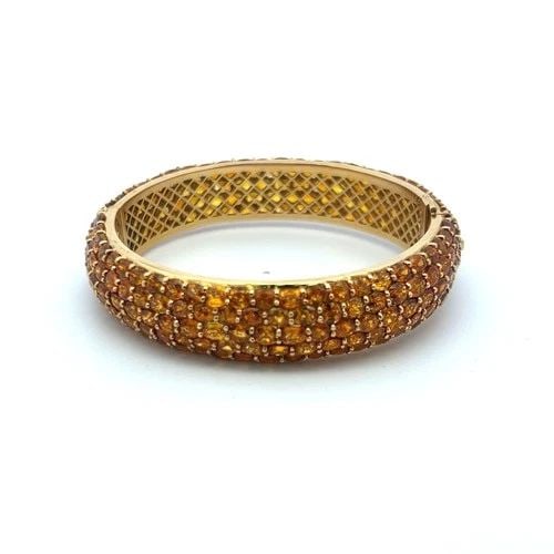 60.00 CARAT OVAL SHAPE YELLOW SAPPHIRE 18 KARAT YELLOW GOLD BANGLE BRACELET: 60.00 CARAT OVAL SHAPE YELLOW SAPPHIRE 18K YELLOW GOLD BANGLE BRACELET Title: 60.00 Carat Oval Shape Sapphire 18 Karat Yellow Gold Bangle Bracelet Style: Bangle Metal: 18 Karat Yellow Gold Gemstone 1: