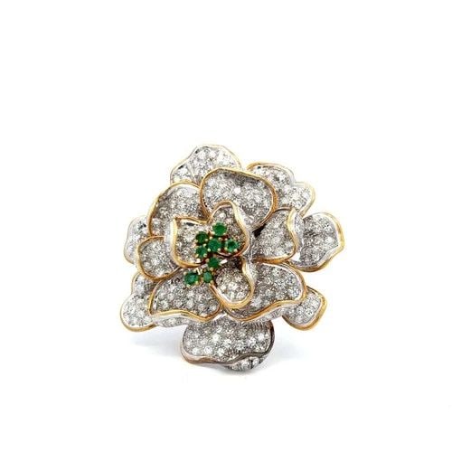 18K YG FLORAL PIN BROOCH WITH 7.5 CARAT ROUND DIAMONDS & 0.4 CARAT ROUND EMERALD: 18K YG FLORAL PIN BROOCH WITH 7.5 CARAT ROUND DIAMONDS & 0.4 CARAT ROUND EMERALD Detailed Description: Embrace the allure of bygone elegance with this vintage floral pin brooch, crafted in luxurious 1