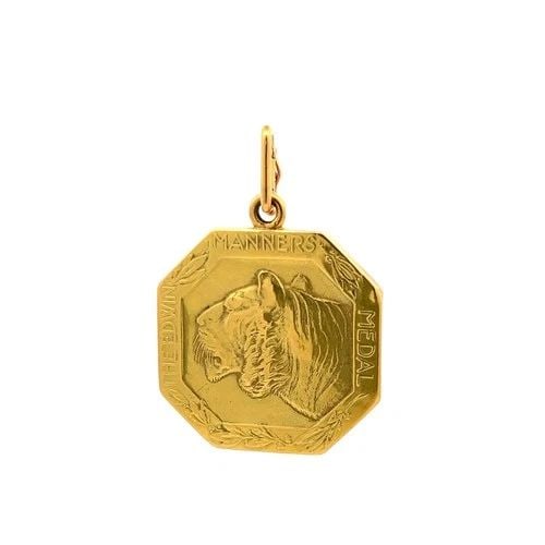 VINTAGE 60.98 GRAMS TIGER MEDAL 18 KARAT YELLOW GOLD PENDANT: VINTAGE 60.98 GRAMS TIGER MEDAL 18 KARAT YELLOW GOLD PENDANT PRODUCT DESCRIPTION Title: 18 Karat Yellow Gold Pendent Metal: 18 Karat Yellow Gold Dimension: 2.15*1.49*0.18IN Weight: 60.98 Grams Conditi
