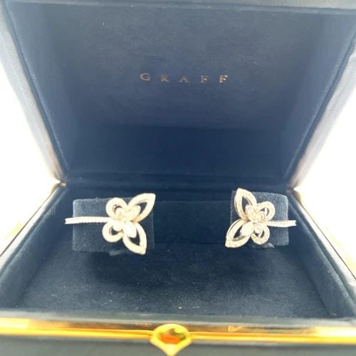 GRAFF 1.15 CARAT ROUND BRILLIANT DIAMOND 18 KARAT WHITE GOLD BANGLE BRACELET: GRAFF 1.15 CARAT ROUND BRILLIANT DIAMOND 18 KARAT WHITE GOLD BANGLE BRACELET Title: Graff 1.15 Carat Round Brilliant F VS1 Diamond 18 Karat White Gold Bangle Bracelet Style: Bangle Metal: 18 Karat Whi