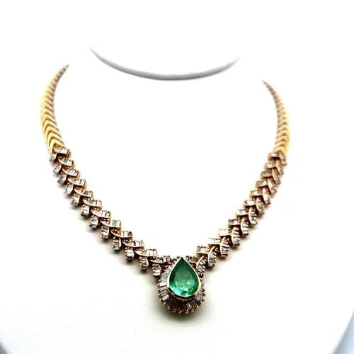 14K YG COLLAR NECKLACE WITH 6.4 CARAT BAGUETTE DIAMONDS & 5.34 CARAT EMERALD: 14K YG COLLAR NECKLACE WITH 6.4 CARAT BAGUETTE DIAMONDS & 5.34 CARAT EMERALD 14K YG COLLAR NECKLACE WITH 6.4 CARAT BAGUETTE DIAMONDS & 5.34 CARAT EMERALD PRODUCT DESCRIPTION Detailed Description: Elev