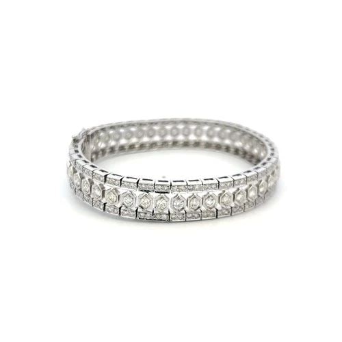 VINTAGE 18K WHITE GOLD LINK BRACELET WITH 3.75 CARAT ROUND H-VS DIAMONDS: VINTAGE 18K WHITE GOLD LINK BRACELET WITH 3.75 CARAT ROUND H-VS DIAMONDS VINTAGE 18K WHITE GOLD LINK BRACELET WITH 3.75 CARAT ROUND H-VS DIAMONDS PRODUCT DESCRIPTION Video: Video Link Detailed Descrip