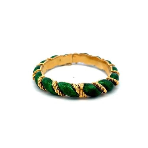 TIFFANY & CO 18K YELLOW GOLD GREEN ENAMEL VINTAGE BANGLE BRACELET: TIFFANY & CO 18K YELLOW GOLD GREEN ENAMEL VINTAGE BANGLE BRACELET Designer: Tiffany & Co Title: This Tiffany & Co 18 Karat Yellow Gold Enamel Bangle Bracelet is a striking vintage treasure that blends