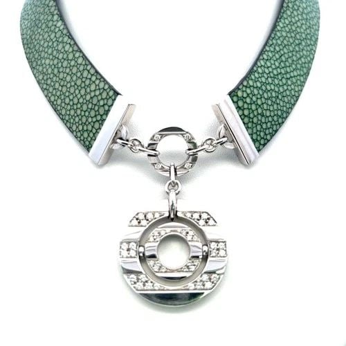 BVLGARI 1.00 CARAT ROUND BRILLIANT DIAMOND 18 KARAT WHITE GOLD COLLAR NECKLACE: BVLGARI 1.00 CARAT ROUND BRILLIANT DIAMOND 18 KARAT WHITE GOLD COLLAR NECKLACE PRODUCT DESCRIPTION Designer: BVLGARI Title: Bvlgari 1.00 Carat Round Brilliant F VS Diamond 18 Karat White Gold Collar N